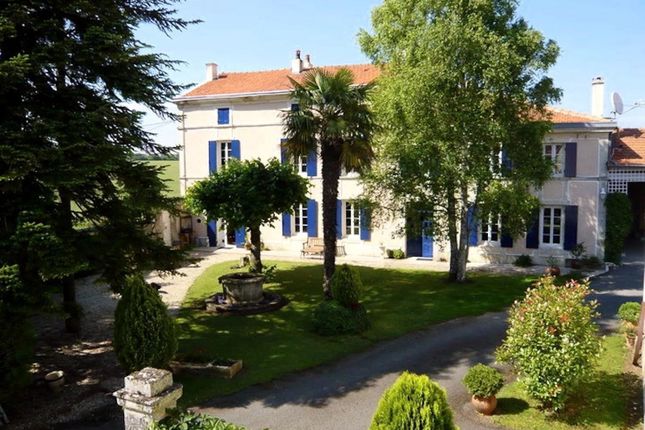 Thumbnail Villa for sale in Vinax, Charente-Maritime (Royan/La Rochelle), Nouvelle-Aquitaine