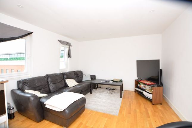 Flat 38, Princes House, 9-15 High Street, Slough photo 3