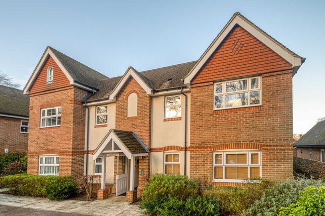 Thumbnail Flat for sale in Oakham House, St Peters Avenue, Caversham Heights, Reading