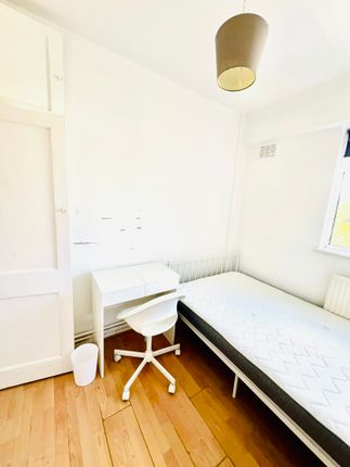 16, Rochester square , London  photo 4