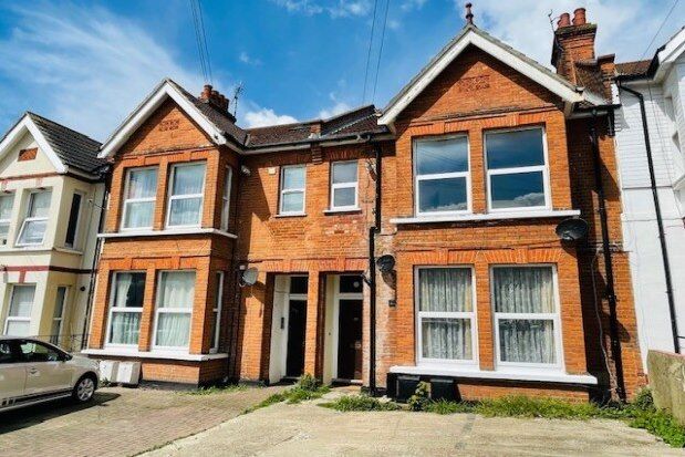 Thumbnail Flat to rent in 27 Seaforth Road, Westcliff-On-Sea