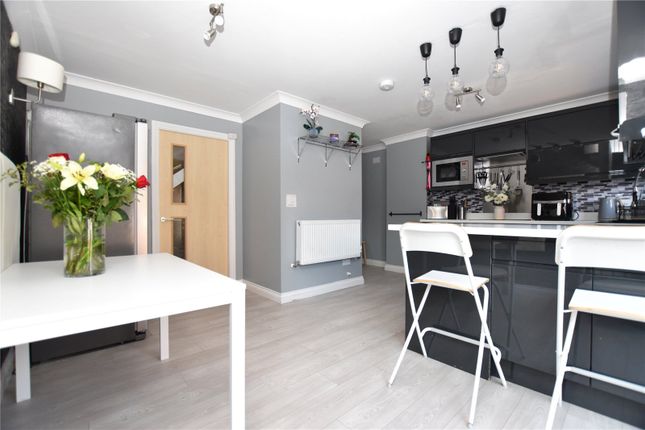 6, Parkfield Court, Leeds photo 4