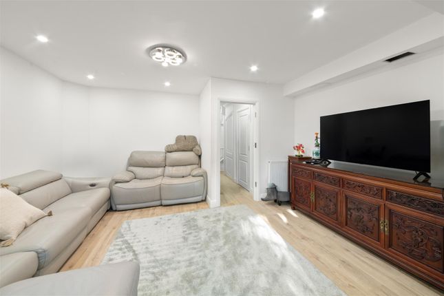9, Morris Avenue, Uxbridge photo 4