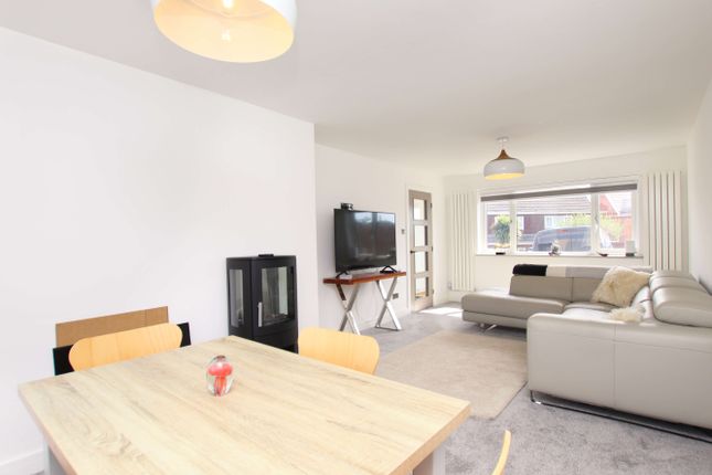 42, Highdale Close, Llantrisant photo 3