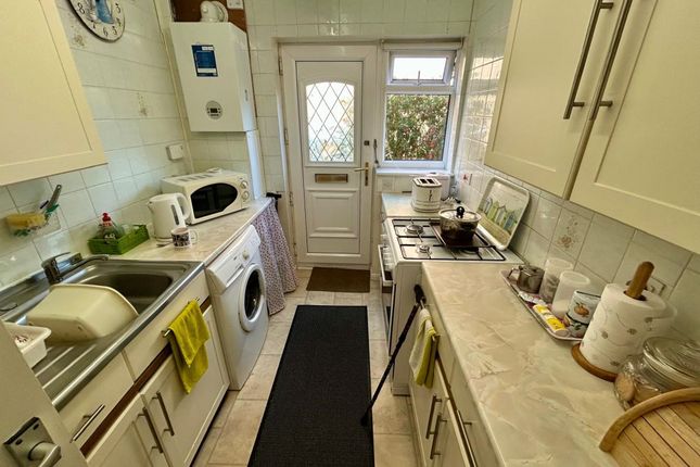 250 Moore Avenue, Bradford photo 2
