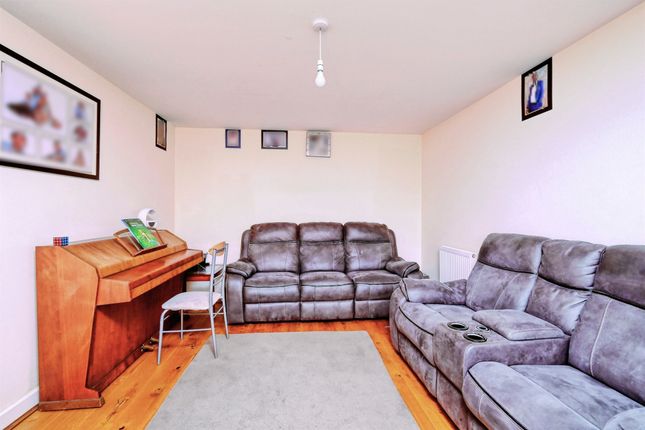 30, Haragon Drive, Salisbury photo 4