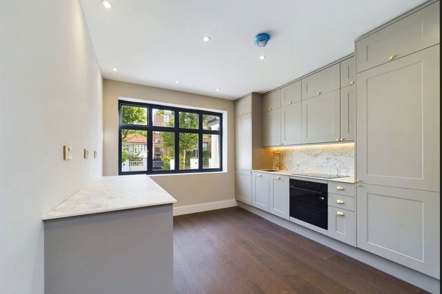 3 Nova House, Brondesbury Park, London photo 4
