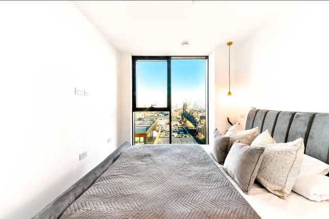 Flat to rent in Cashmere Wharf, 23 Gauing Square, London