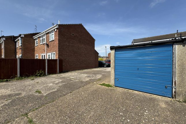 Garage, Garage at Gideons Way, Stanford-Le-Hope photo 2