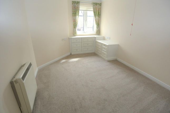 Flat for sale in Parkland Grove, Ashford