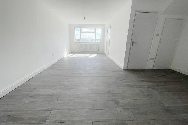 100, Pennine Avenue, Luton photo 4