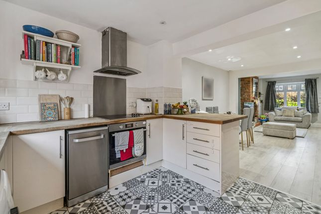 45 Wycombe Lane, High Wycombe photo 3