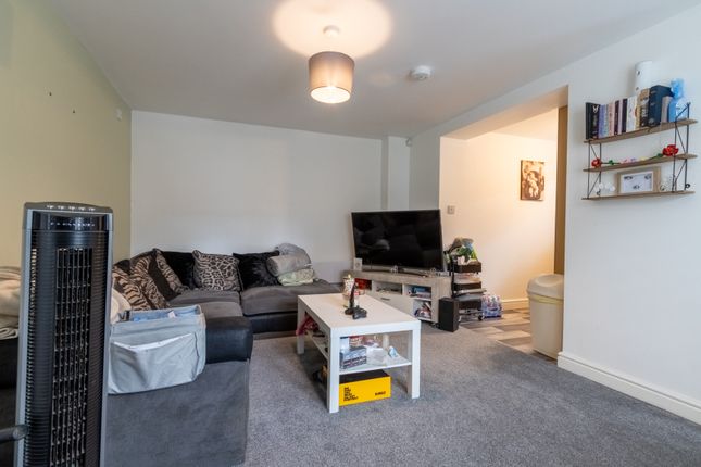 Flat 4, The Old Chapel,, Grove Road, Wakefield photo 4