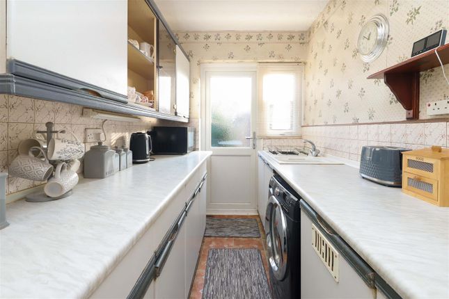 14, Strathearn Avenue, Hayes photo 4