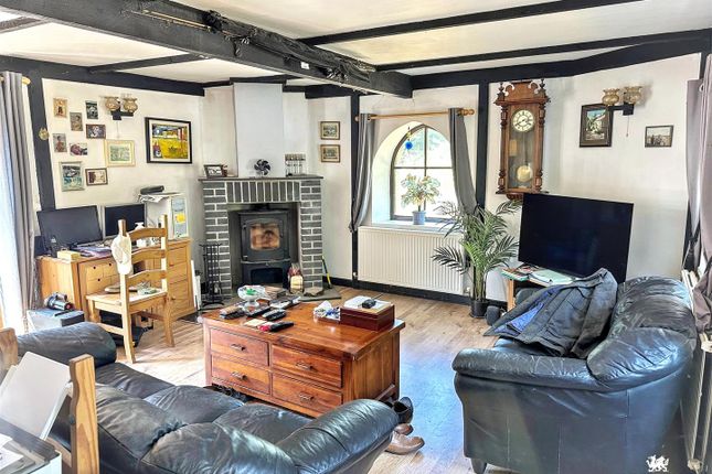 Glantowy Lodge, Capel Dewi Road, Carmarthen photo 4