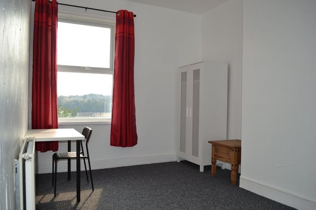 34, Bankfield Road, Springwood, Huddersfield photo 4