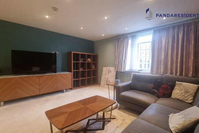Duplex to rent in Tavistock Court, Square, London