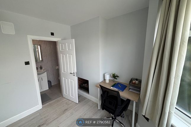 Crichton Road, Carshalton photo 5