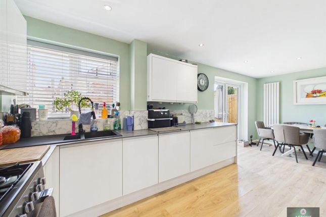 23, Cuckmere Crescent, Gossops Green photo 2