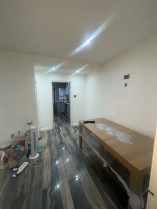 97c, Windsor Road, London photo 3