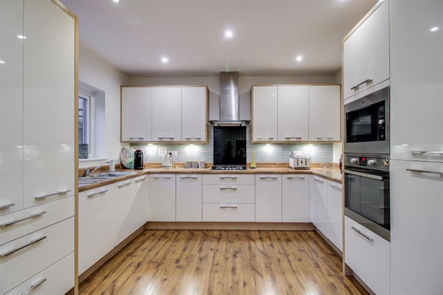 15, Malvern Mews, Wakefield photo 3