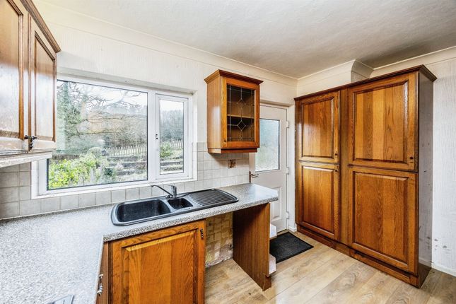 11, Southlands Drive, Huddersfield photo 4