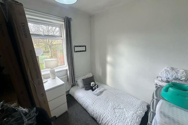 15, Broster Avenue, Keighley photo 4