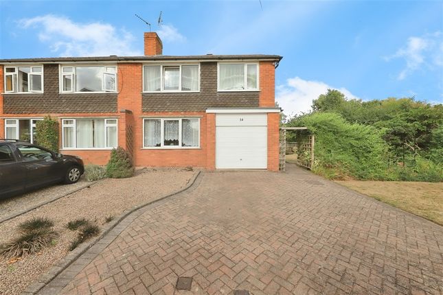 3-bed semi-detached on Kennedy Close, KIDDERMINSTER, £160,000