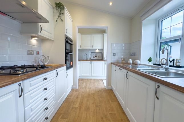 12 Dee Road, Willows Riverside Park, Windsor photo 4
