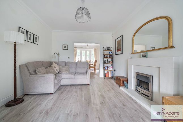 10 Merritts Meadow, Petersfield photo 2