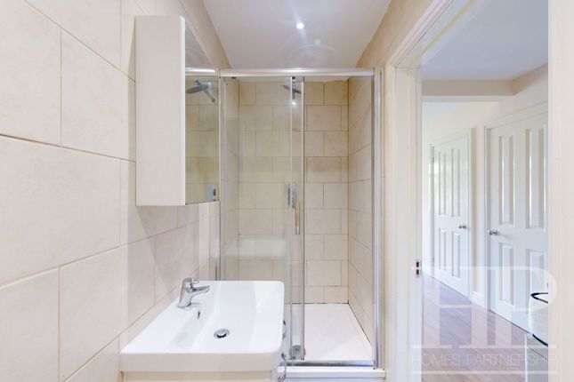 Room 1, 9 Friars Rookery, Crawley photo 4