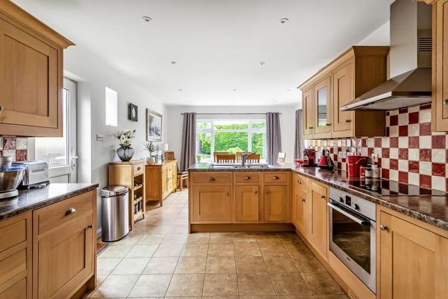 98, Strathcona Avenue, Little Bookham photo 3