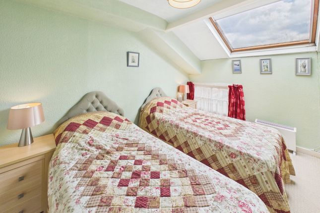 2,Flat 5 Penthouse, Royal Crescent, Whitby photo 4