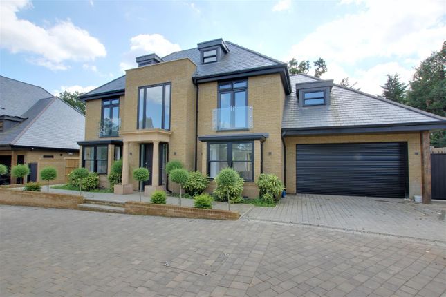 Thumbnail Property for sale in Woodcroft, London