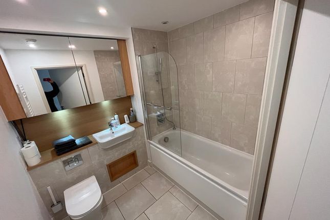 Flat 83, Marner Point, 1 Jefferson Plaza, London photo 4