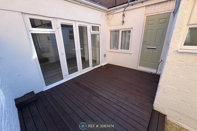 2-bed bungalow on Agra Place, Dorchester, £1,000/mo