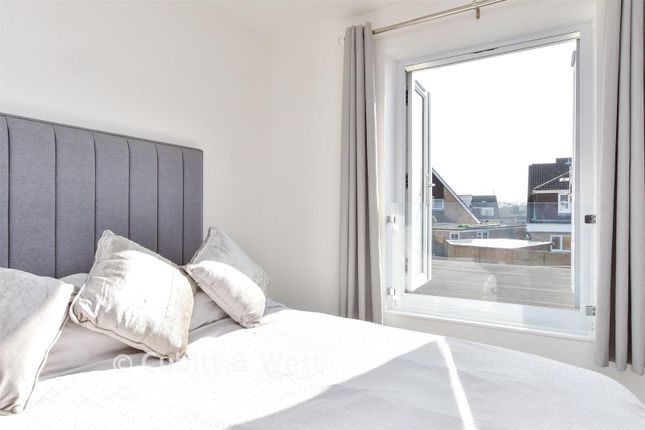 11, Saffron Close, Shoreham-By-Sea photo 2