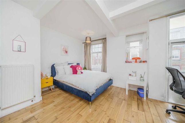 Flat 34, Walton House, Montclare Street, London photo 4
