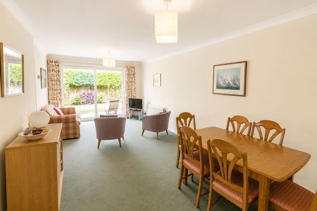 5, Mariners Court, Lymington photo 2