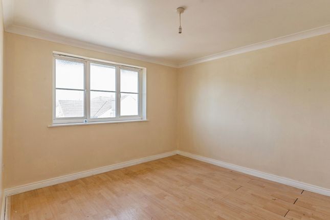 12 Queensland Court,, Dock Road, Essex photo 4