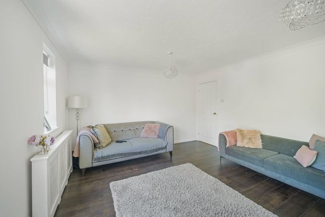 23, St. Michaels Way, Bridgend photo 4