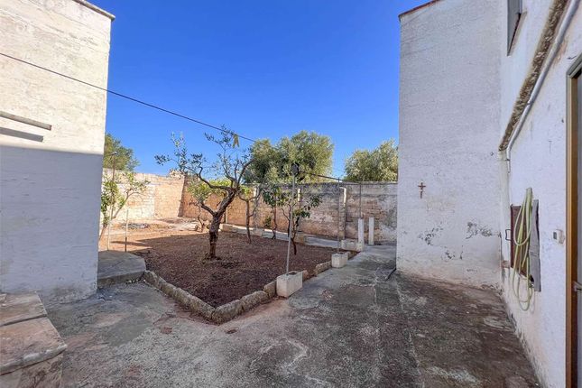 Farmhouse for sale in Fasano, Puglia, 72015, Italy