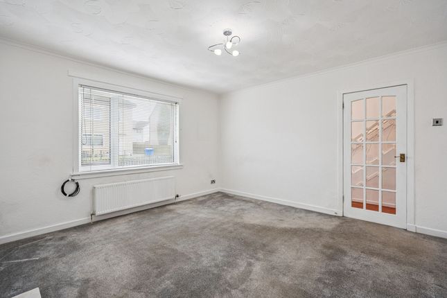 8 Touchhill Crescent, Stirling photo 3
