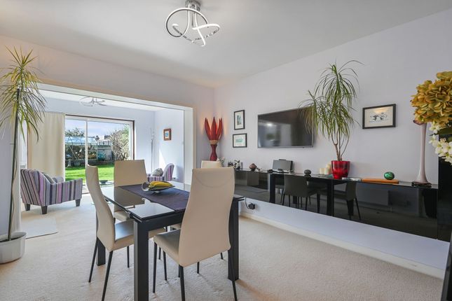 103 Queens Walk, Ruislip photo 3