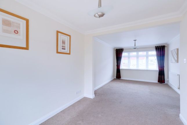 21, Stoke Road, Rainham photo 2