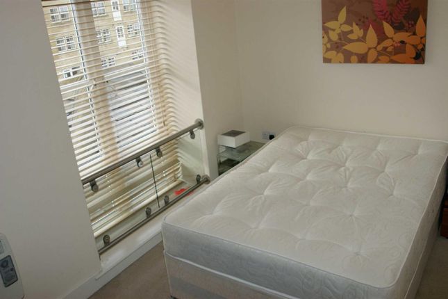 Flat to rent in Eyres Mill Side, Armley, Leeds