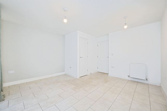 54, Wakelin Way, Lichfield photo 4