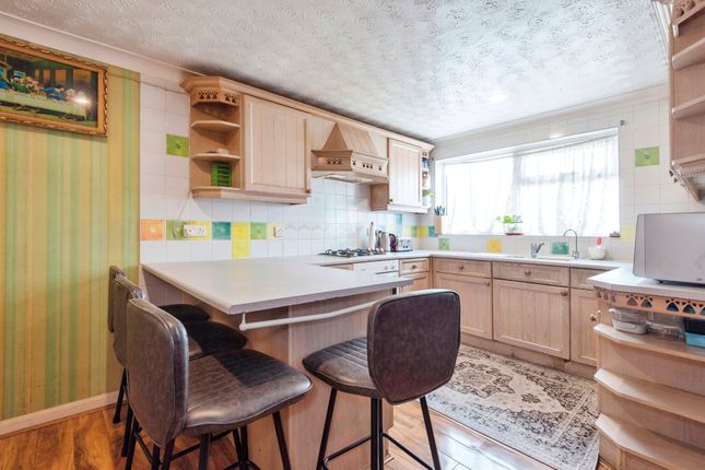 145, Canterbury Way, Stevenage photo 4