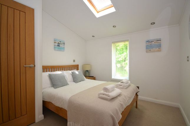 Mobile/park home for sale in Stonerush Lakes, Lanreath, Looe, Cornwall