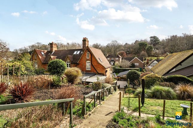 1 Chestnut Corner,, Blackheath Lane, Guildford photo 2